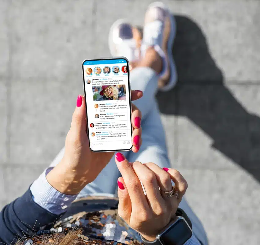 Pros and Cons of Advertising on Social Media